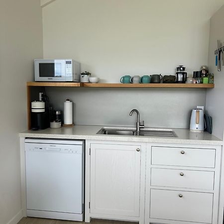 Purangi Waterfront Retreat - 2 Bedroom Cooks Beach Dış mekan fotoğraf