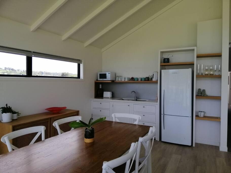 Purangi Waterfront Retreat - 2 Bedroom Cooks Beach Dış mekan fotoğraf