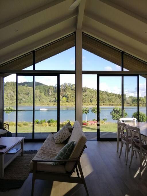 Purangi Waterfront Retreat - 2 Bedroom Cooks Beach Dış mekan fotoğraf