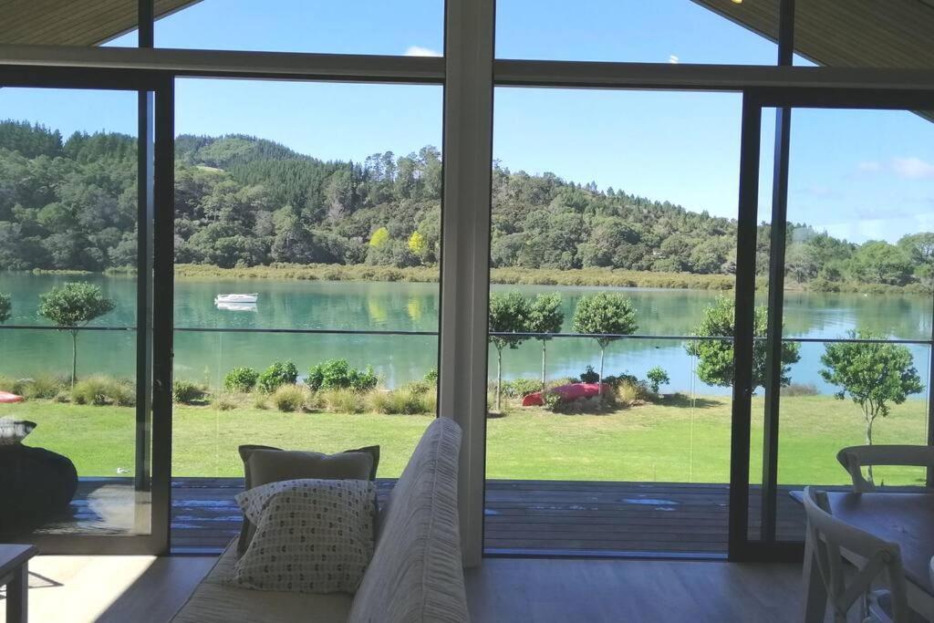 Purangi Waterfront Retreat - 2 Bedroom Cooks Beach Dış mekan fotoğraf